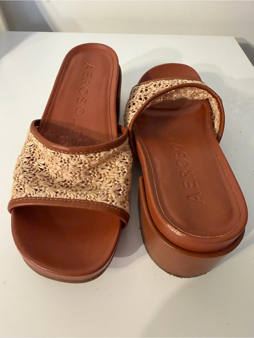 Aerosoles “Clark” Woven Raffia Slide Sandals Tan Cognac Low Heel Mule Slides 7.5